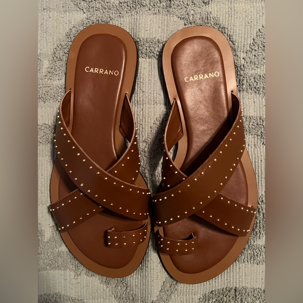 NEW CARRANO LEATHER FLAT STUDS SANDAL